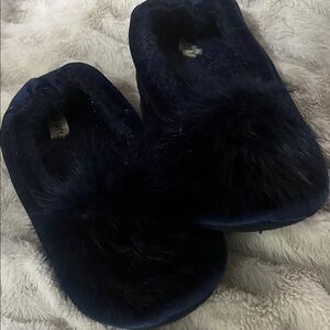 Navy Blue Velvet Women's Slippers faux fur Pompoms M 7/8 Old Navy 🫐